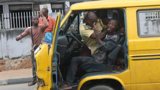 LASTMA official trying to arrest a 